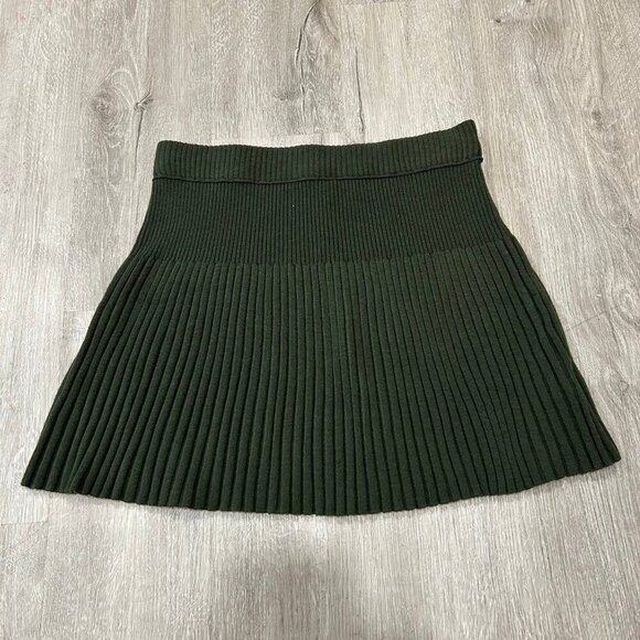 NWT Aerie Take Charge Sweater Skirt Dark Olive Green Mini Pleated Size Small - Picture 2 of 4